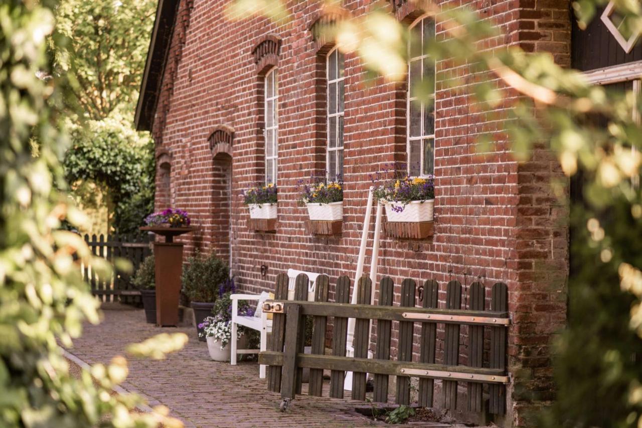Hofgut Mollberg Hotel Wiefelstede Exterior photo